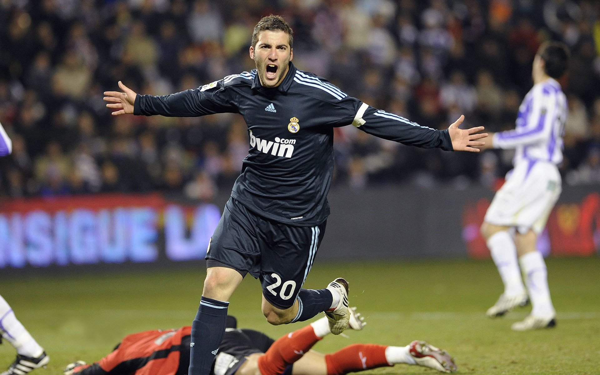 “西甲明星球员持续爆发，带领球队冲刺”，西甲联赛球星